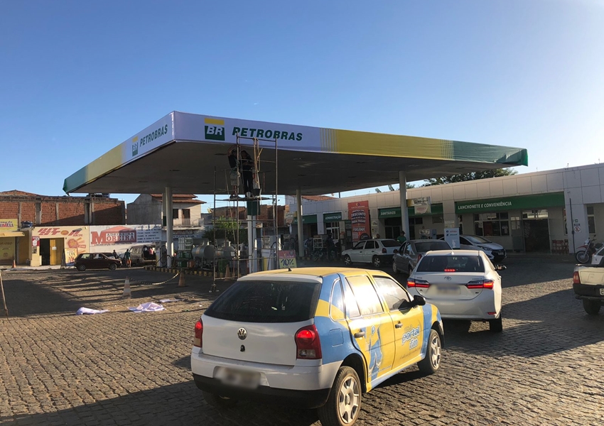 Livramento: motoristas formam fila para abastecer em Posto que reduziu preço de etanol e gasolina