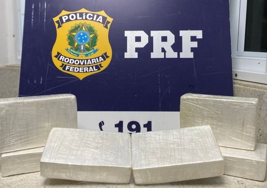 Vitória da Conquista: Motorista é detido após PRF flagrar cocaína dentro de ônibus