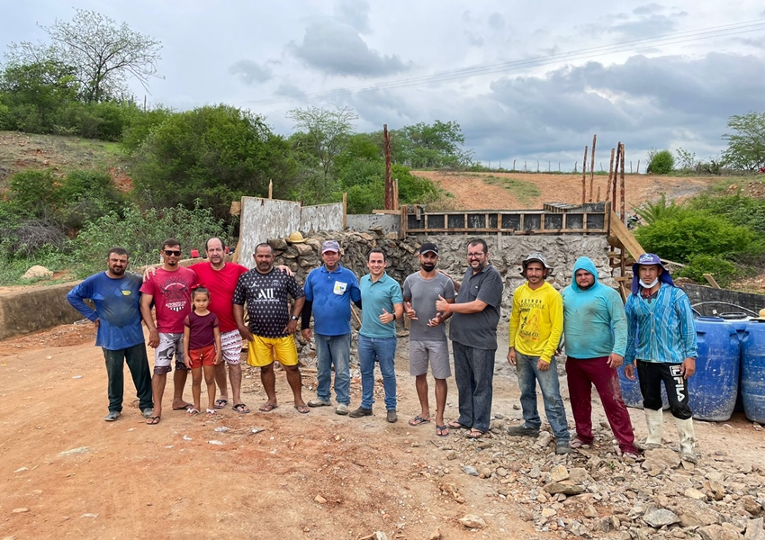 Prefeito de Ituaçu visita obras de infraestrutura no município; quatro pontes foram construídas em 40 dias