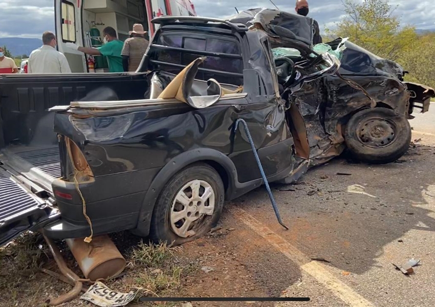 Livramento: Três pessoas morrem em acidente envolvendo dois carros na BA-152