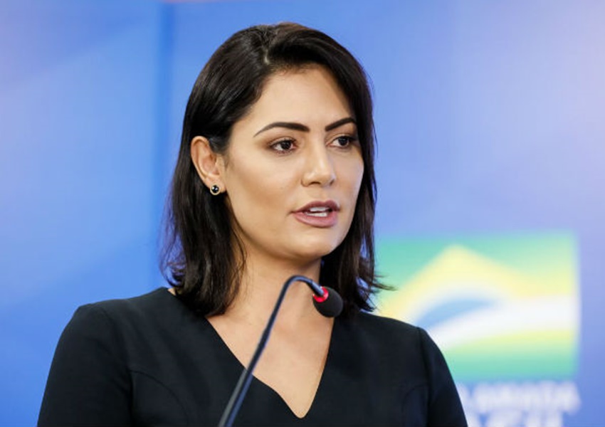 Michelle Bolsonaro decide entrar na campanha pela reeleição do marido, diz coluna