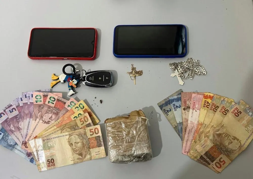 Polícia Militar de Livramento de Nossa Senhora apreende drogas e prende suspeitos na BA-148