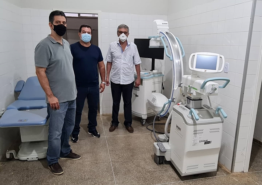 Deputado Marquinho Viana em Paramirim inspeciona obras e visita o Hospital Municipal