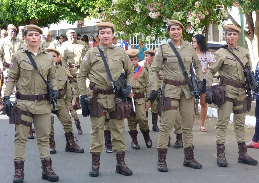 Desfile de 7 de setembro reúne milhares de pessoas na Avenida Presidente Vargas