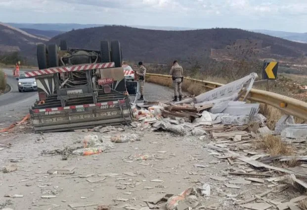 Acidente na Serra dos Pombos deixa uma pessoa morta e duas feridas