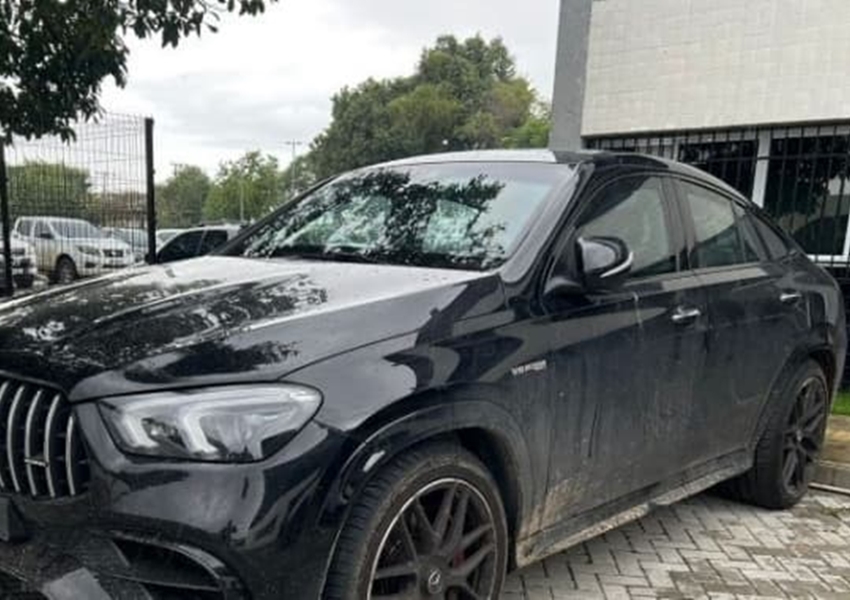 Polícia recupera Mercedes-Benz furtada, avaliada em R$ 1 milhão, na zona rural de Irará