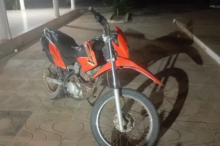 Tanque Novo: PM recupera moto com placa adulterada durante rondas