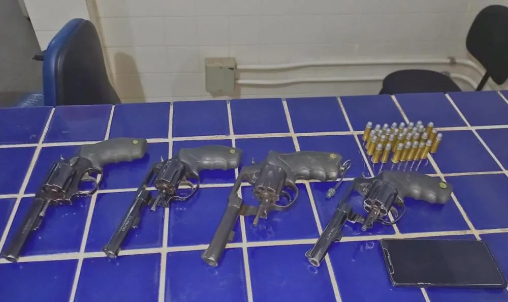 Suspeito de furto é detido com quatro armas em agência bancária de Brumado