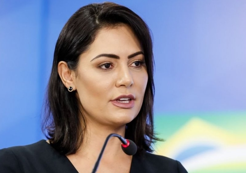 Ex-primeira-dama Michelle Bolsonaro ironiza tentativa de trazer joias ilegalmente para o Brasil