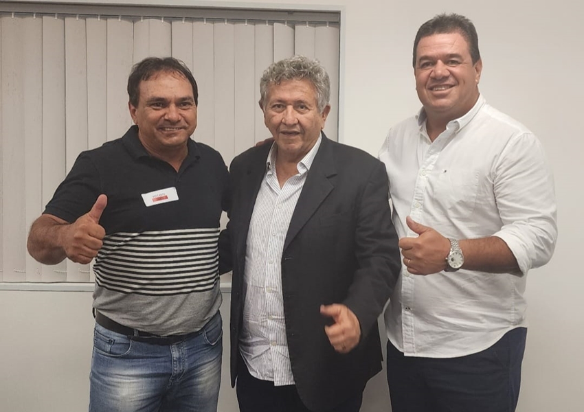 Deputado Marquinho Viana e Líder Político Toe Brito anunciam expansão da rede de água da Embasa em Capim Açu, município de Tanhaçu