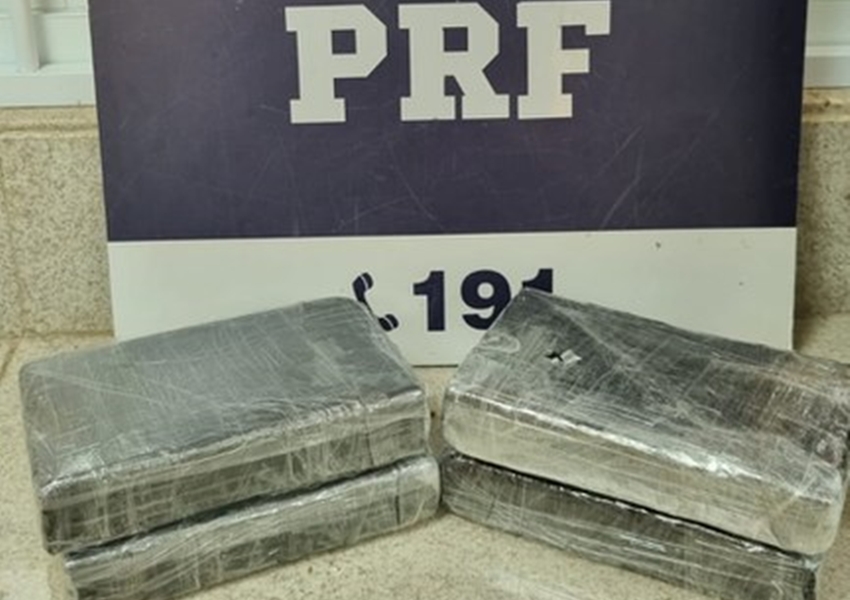 PRF apreende 4,3 Kg de cocaína em abordagem a ônibus na BR 116