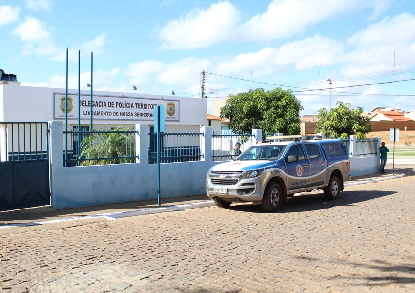 Livramento: Homens são detidos  praticando arrombamento em residência e veículos no Bairro Taquari