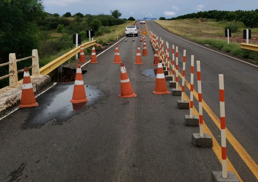 Ponte na BA-148  entre Brumado e Livramento começa a ceder após chuvas