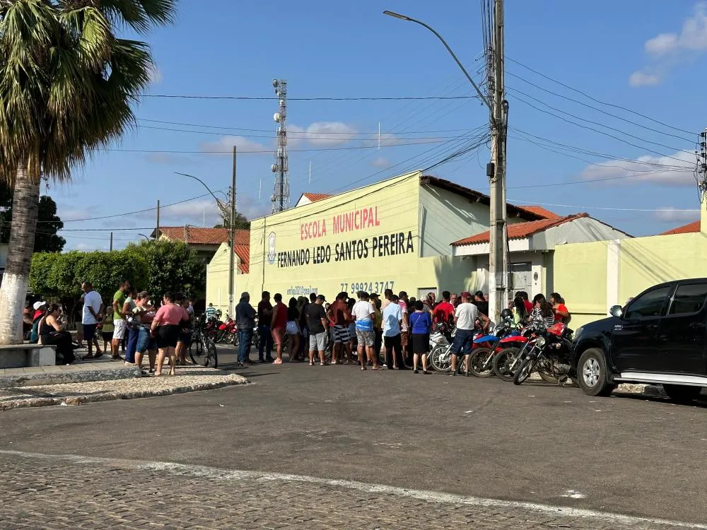 Votação na 101ª Zona Eleitoral teve início às 8h e segue até as 17h