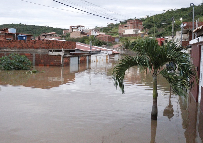 Chuvas deixam mais de 500 famílias desabrigadas e desalojadas em Jequié