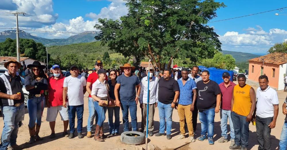 Deputado Marquinho Viana inaugura sistema de água para beneficiar 180 habitantes de Moitinha, em Barra da Estiva