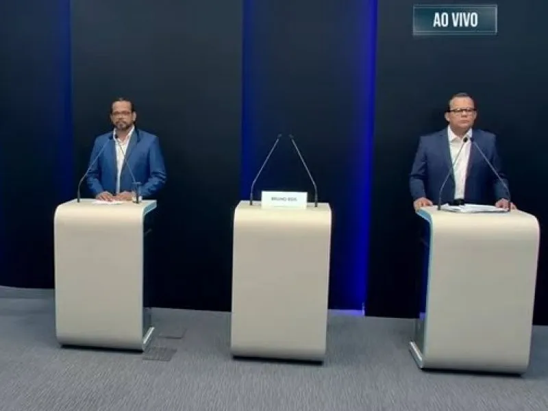 Líder nas pesquisas, Bruno Reis falta a primeiro debate entre candidatos a prefeito e vira alvo