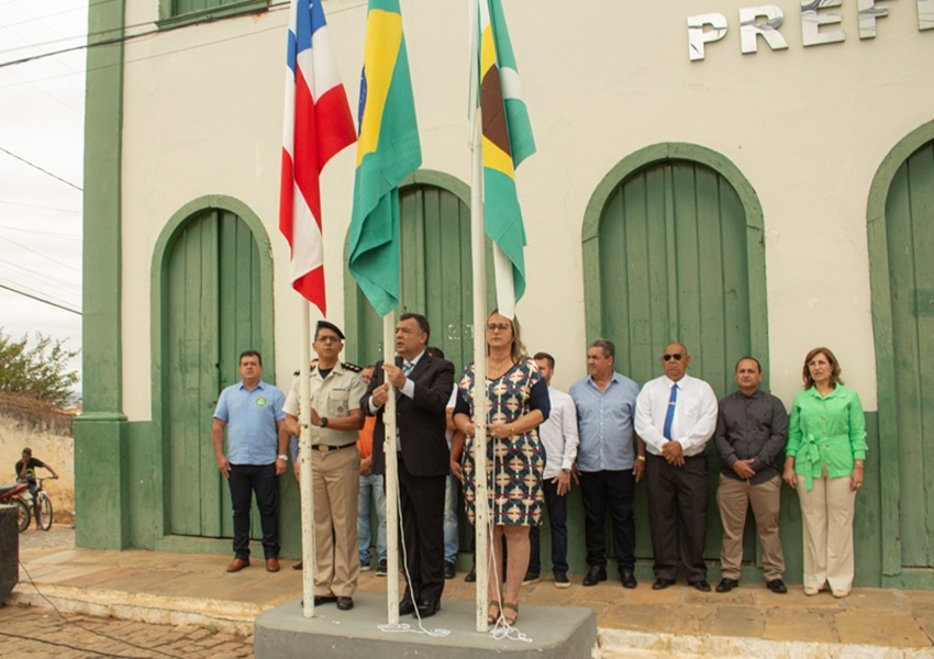 Prefeitura de Livramento celebra o 7 de setembro com cerimônia de hasteamento das Bandeiras