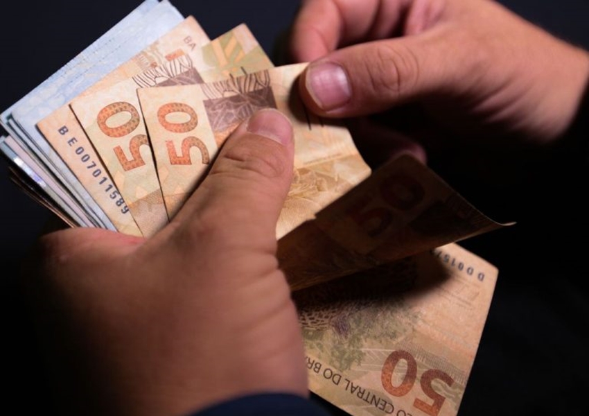 Estado paga nesta quinta-feira (23) salário dos servidores e injeta R$ 1,6 bilhão na economia 