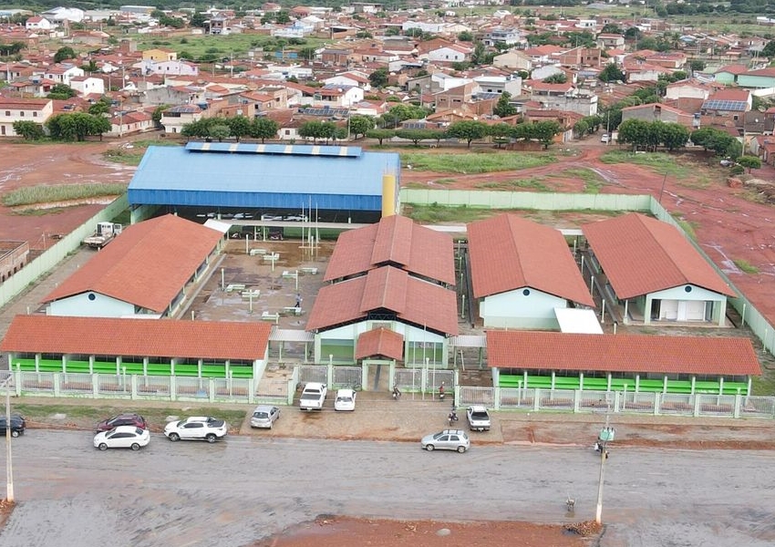 Prefeitura de Livramento de Nossa Senhora inaugura Escola Municipal Florisvaldo da Silva Ribeiro no bairro Taquari