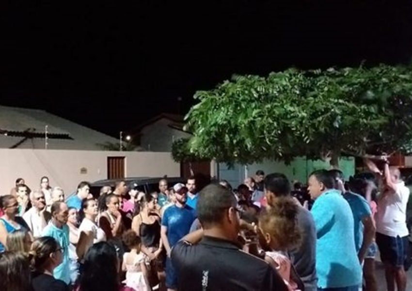 Prefeito de Livramento se reúne com moradores do Bairro Recreio para ouvir demandas