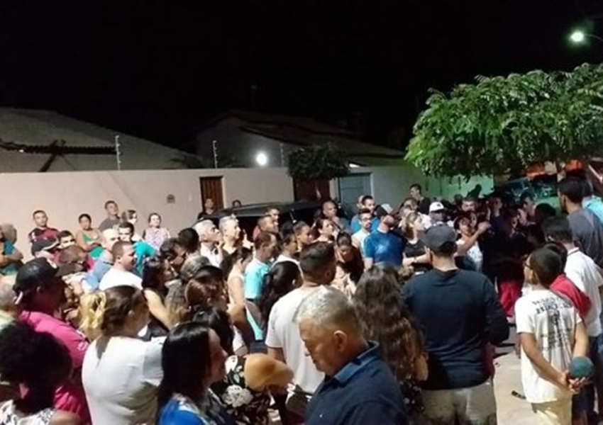 Prefeito de Livramento se reúne com moradores do Bairro Recreio para ouvir demandas