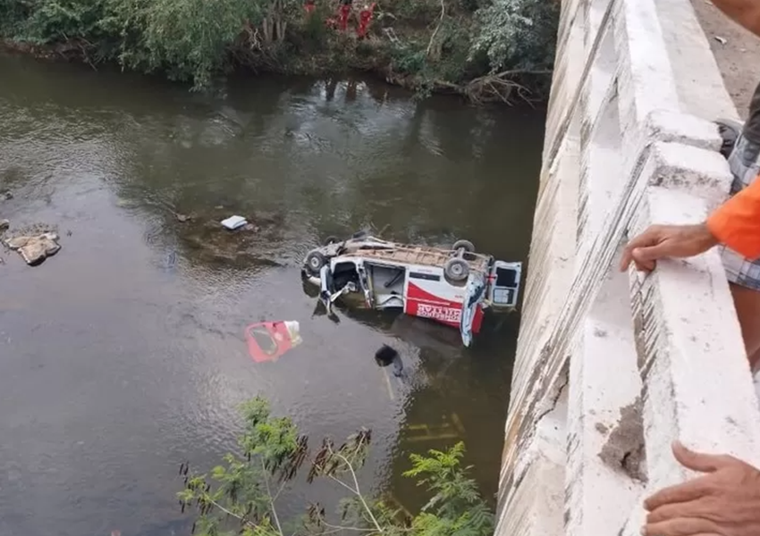 Carreta desgovernada lança veículos dos Bombeiros em Rio durante socorro a acidente