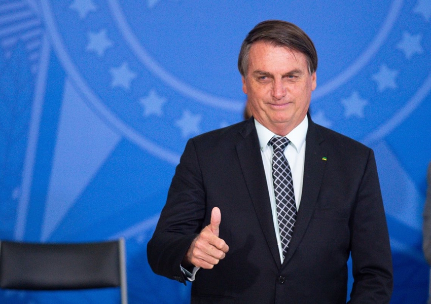 Bolsonaro usa fake news para dizer que Forças Armadas podem fechar seção eleitoral