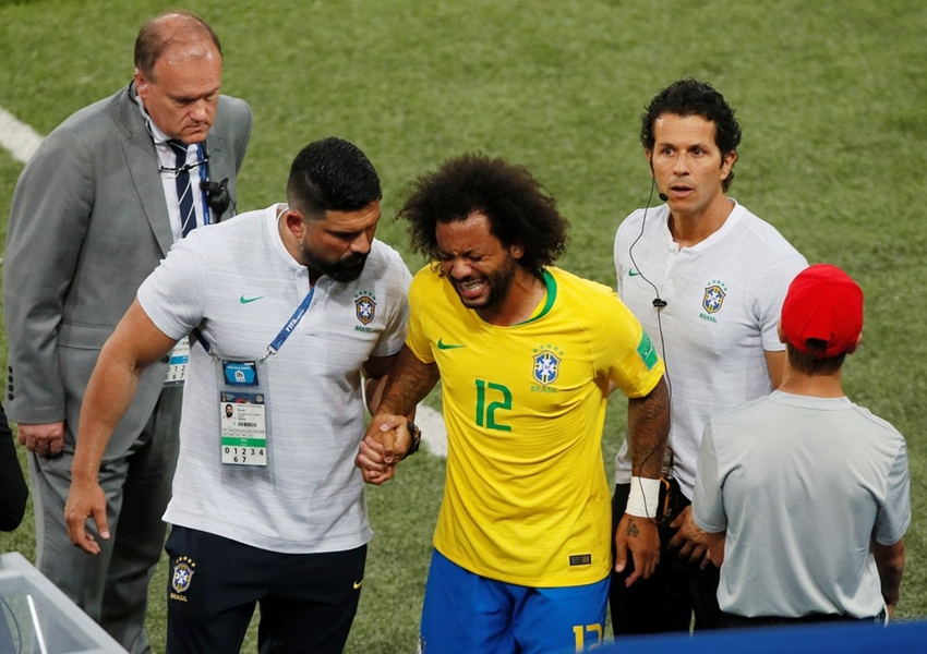 Lateral Marcelo é poupado do treino para se recuperar a tempo do jogo contra o México