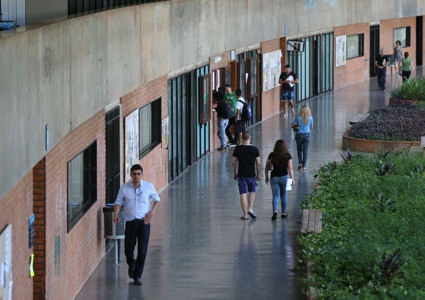 Governo libera R$ 2,61 bilhões para universidades federais