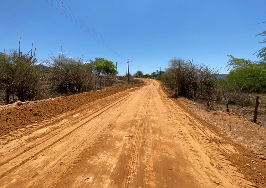 Mesmo com chuvas, prefeitura de Livramento intensifica manutenção de estradas vicinais