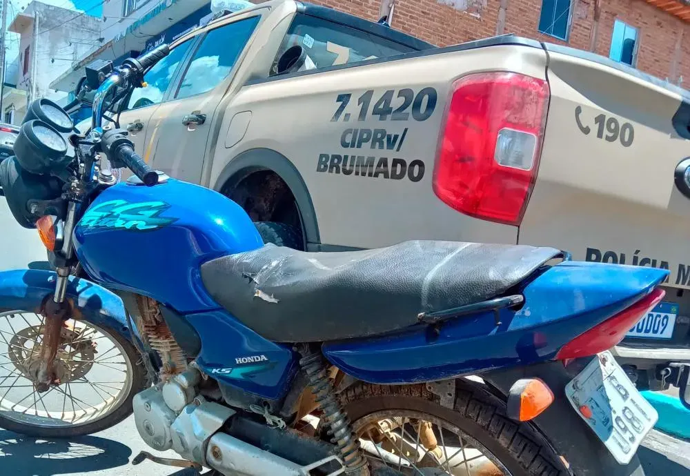 Polícia Rodoviária recupera motocicleta roubada há mais de uma década em abordagem em Tanhaçu