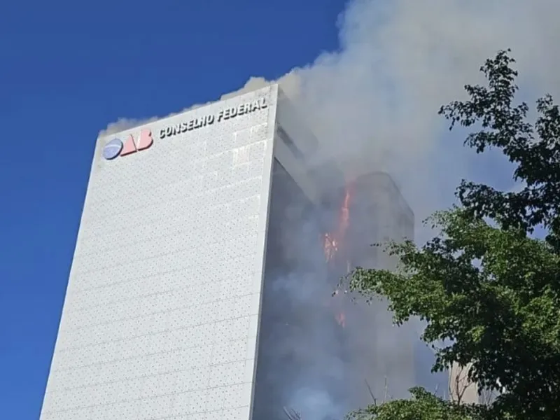 Incêndio atinge prédio do Conselho Federal da OAB em Brasília