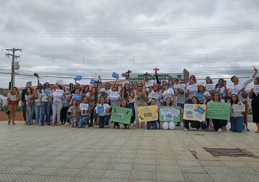 Profissionais de enfermagem fazem manifestação contra a suspensão do novo piso salarial