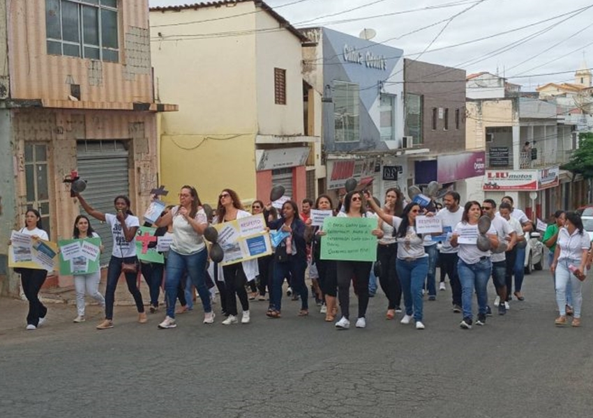 Profissionais de enfermagem fazem manifestação contra a suspensão do novo piso salarial