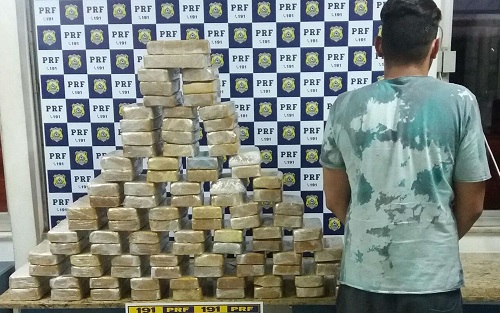 PRF prende homem transportando 100 kg de crack em Vitória da Conquista