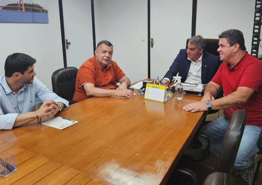 Deputado Marquinho Viana discute investimentos em pavimentação asfáltica com o secretário de Infraestrutura da Bahia