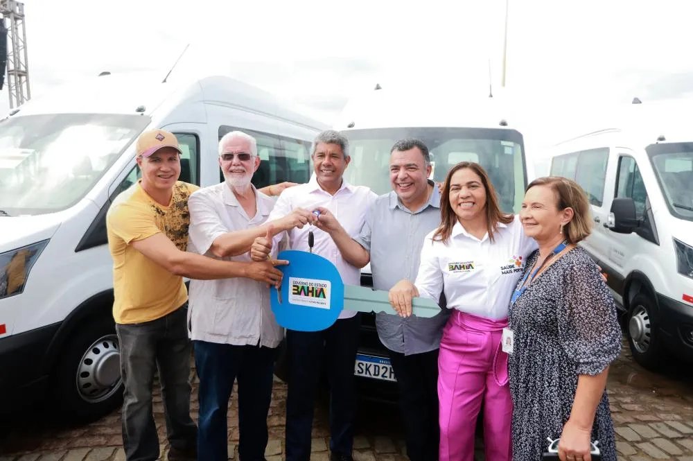 Governo da Bahia entrega van para Tratamento Fora de Domicílio ao município de Livramento