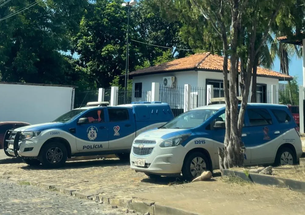 Perseguição policial resulta em tiroteio, dois baleados e apreensão de drogas em Brumado