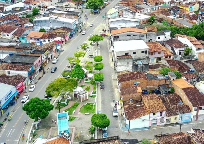 Ex-presidiário ataca criança e jovem com facão em Jitaúna