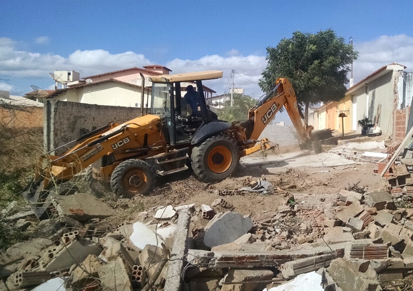 Em parceria prefeitura de Livramento abre duas Ruas paralelas a Rua Durval Guimarães