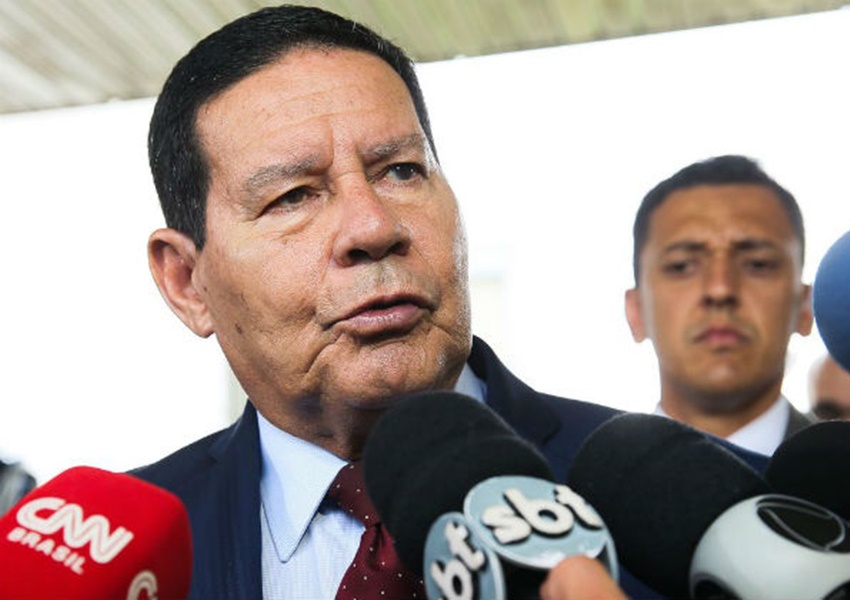 Hamilton Mourão elogia indicado por Lula para Ministério da Defesa