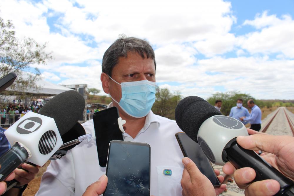 Assinatura da concessão da Fiol representa o futuro do setor ferroviário, diz Tarcísio