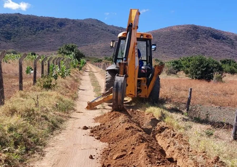 Ivana Bastos garante obras de sistema de abastecimento para comunidade de Guanambi 