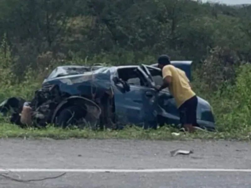 Acidente na BA-052 envolvendo seis veículos deixa dois mortos e quatro feridos