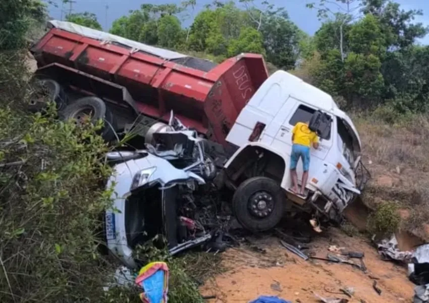 Acidente na BA-099 mata quatro membros de uma família em Mata de São João