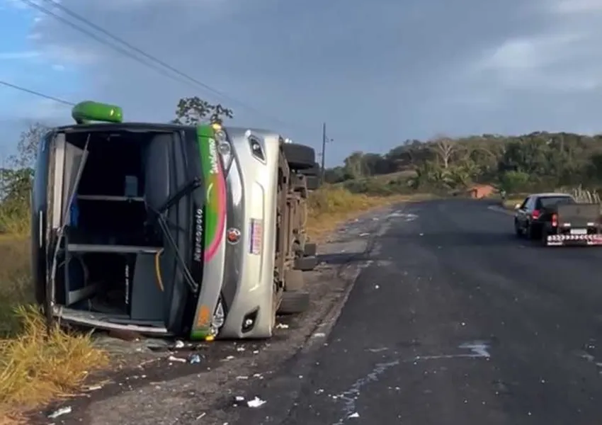 Acidente de ônibus na BR-110 deixa quatro mortos na zona rural de Catu