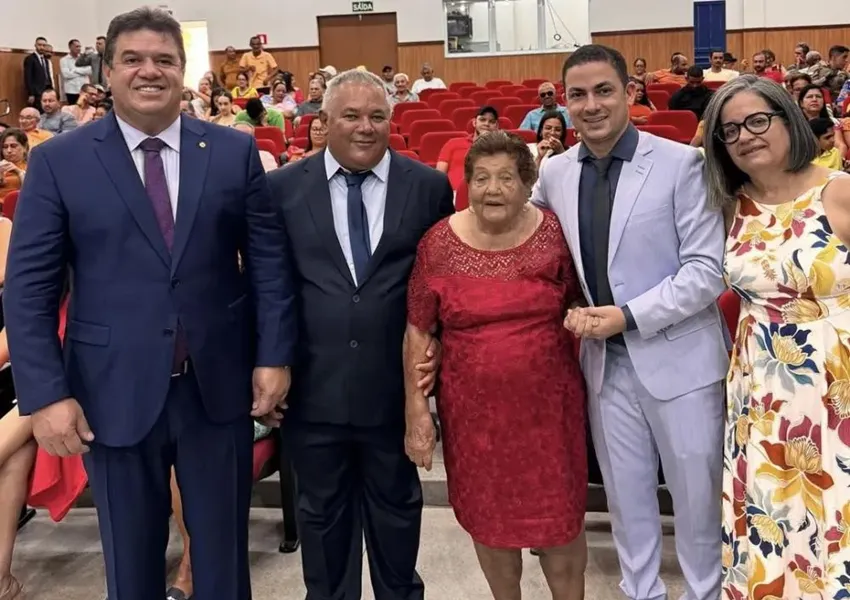 Phellipe Brito toma posse como prefeito reeleito de Ituaçu