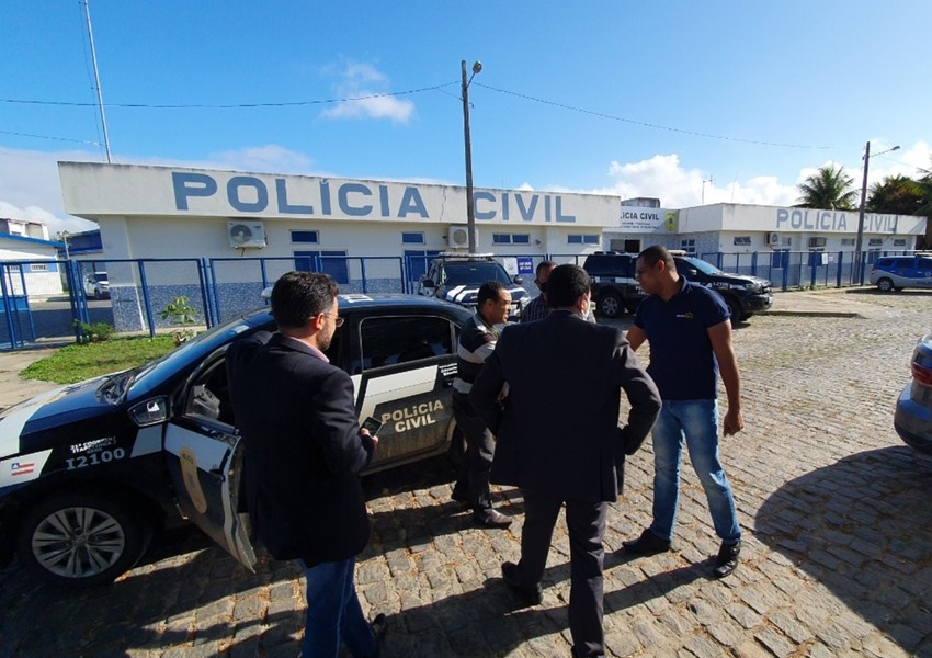 Suspeito de feminicídio é preso em flagrante no sudoeste da BA; mulher foi encontrada seminua em terreno