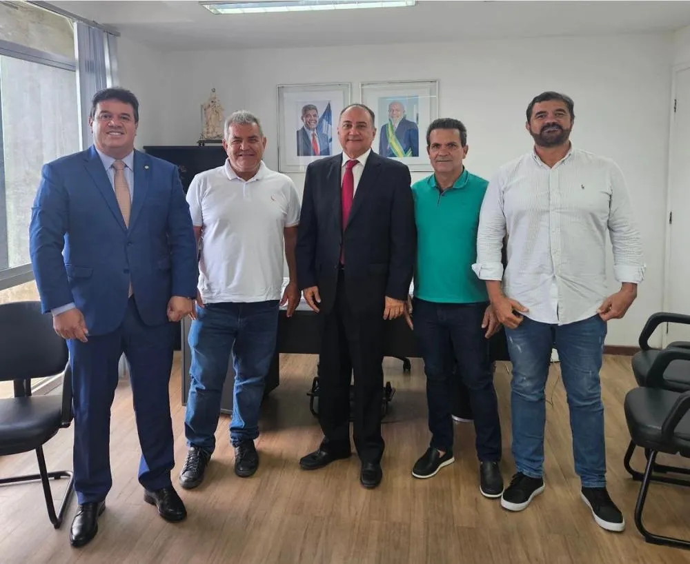 Deputado Marquinho Viana participa de audiência com secretário da SERIN e prefeitos eleitos de Contendas do Sincorá e Iramaia